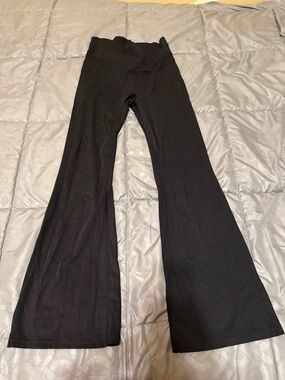 Halara ultra sculpt flare leggings with butt lift and scrunch